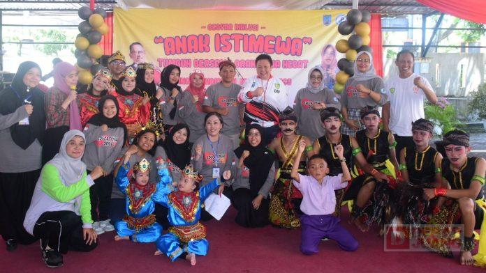 Dance Ishak Palit: Dimata Tuhan Kita Semua Sama Dance Ishak Palit: Dimata Tuhan Kita Semua Sama