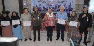 Mbak Ita Dampingi Warga Terima Dana Kerohiman Pembangunan Tol dan Kolam Retensi Mbak Ita Dampingi Warga Terima Dana Kerohiman Pembangunan Tol dan Kolam Retensi