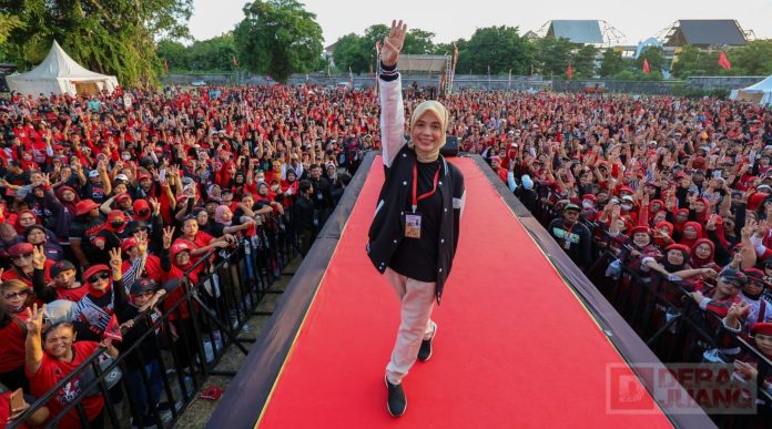 Sapa Ribuan Srikandi Partai di Solo, Atiqoh Ingatkan Perjuangan Perempuan Masih Panjang Sapa Ribuan Srikandi Partai di Solo, Atiqoh Ingatkan Perjuangan Perempuan Masih Panjang