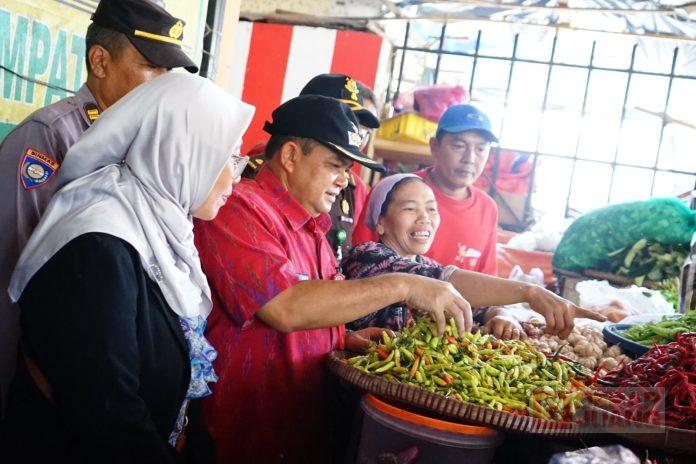 Sidak Pasar, Ngesti Awasi Stabilitas Harga Kebutuhan Pokok Menjelang Nataru Sidak Pasar, Ngesti Awasi Stabilitas Harga Kebutuhan Pokok Menjelang Nataru