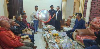 Bonar Serahkan Bantuan Kaca Cembung ke Wilayah Ampuan Bonar Serahkan Bantuan Kaca Cembung ke Wilayah Ampuan