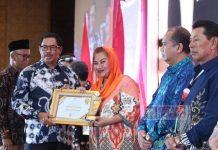 Lewat Mbak Ita, Kota Semarang Kembali Peroleh Penghargaan dari KIP Jateng Lewat Mbak Ita, Kota Semarang Kembali Peroleh Penghargaan dari KIP Jateng
