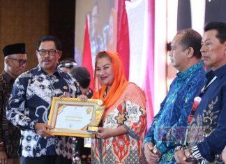 Lewat Mbak Ita, Kota Semarang Kembali Peroleh Penghargaan dari KIP Jateng