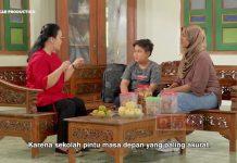 Bu Agustin Sampaikan Program Pendidikan dalam Serial Balada Kampung Riwil Agustina Wilujeng Sampaikan Program Pendidikan dalam Serial Balada Kampung Riwil