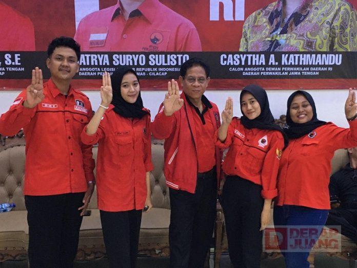 PDI Perjuangan Banyumas Mengecam Penganiayaan Relawan Ganjar-Mahfud di Boyolali PDI Perjuangan Banyumas Mengecam Penganiayaan Relawan Ganjar-Mahfud di Boyolali