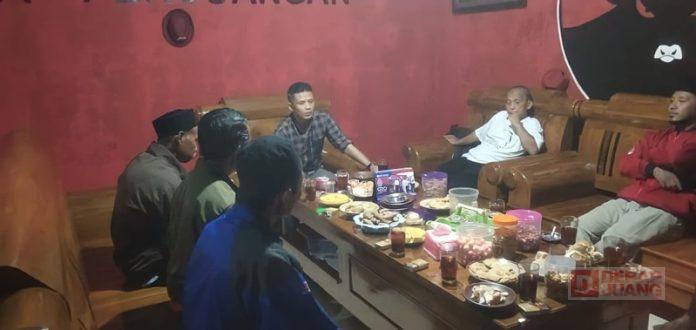 Yadi Diskusi Bersama Karang Taruna dan Tokoh Masyarakat Yadi Diskusi Bersama Karang Taruna dan Tokoh Masyarakat
