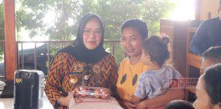 Cegah Stunting, Etik Suryani Salurkan Cadangan Pangan di Gatak Cegah Stunting, Etik Suryani Salurkan Cadangan Pangan di Gatak