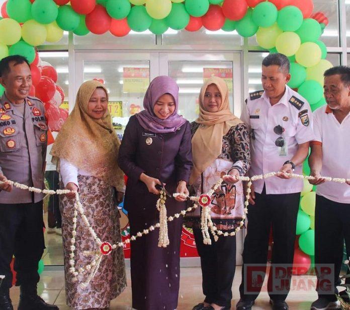 Ristawati Resmikan BUMDES MAPAN Mart 2 Desa Karangsari Ristawati Resmikan BUMDES MAPAN Mart 2 Desa Karangsari