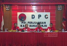 DPC PDI Perjuangan Sukoharjo Bagikan Alat Peraga Kampanye