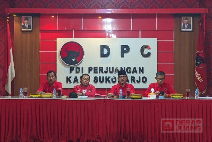 DPC PDI Perjuangan Sukoharjo Bagikan Alat Peraga Kampanye DPC PDI Perjuangan Sukoharjo Bagikan Alat Peraga Kampanye
