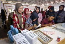 Sambangi Pabrik Bulu Mata di Purworejo, Atiqoh Ganjar Berjanji Perjuangkan Kaum Rentan