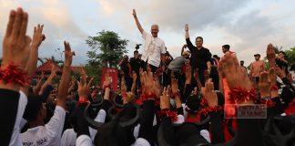 Dari Magelang, Ganjar Tegaskan Jawa Tengah Tetap ‘Kandang Banteng’ Ganjar Pranowo meminta relawannya untuk menjaga Jateng tetap ‘Kandang Banteng’ PDI Perjuangan di Jawa Tengah. Hal itu diungkapkannya saat melakukan pertemuan dengan TPD, TPC, Caleg, dan Relawan se-Magelang