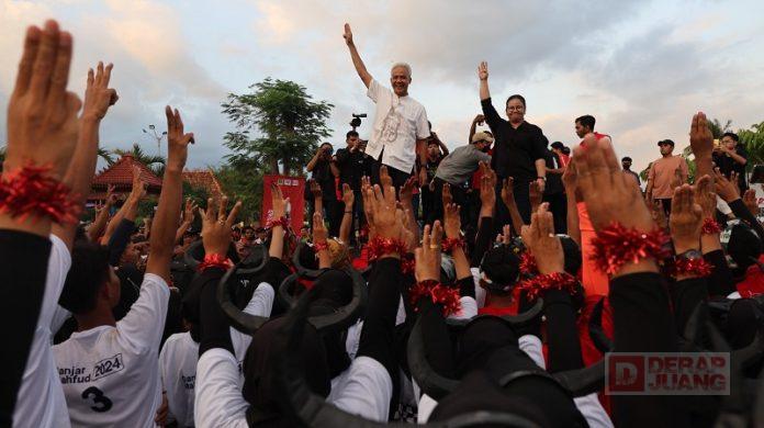 Ganjar Pranowo meminta relawannya untuk menjaga Jateng tetap ‘Kandang Banteng’ PDI Perjuangan di Jawa Tengah. Hal itu diungkapkannya saat melakukan pertemuan dengan TPD, TPC, Caleg, dan Relawan se-Magelang Ganjar Pranowo meminta relawannya untuk menjaga Jateng tetap ‘Kandang Banteng’ PDI Perjuangan di Jawa Tengah. Hal itu diungkapkannya saat melakukan pertemuan dengan TPD, TPC, Caleg, dan Relawan se-Magelang