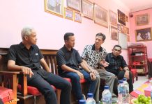 Andang Kawal Ganjar Pranowo dan Tim TPD Jawa Tengah Mampir Klenteng Tertua di Indonesia