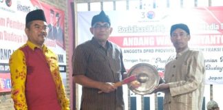 Andang serahkan Gamelan Kepada Kelompok Kesenian Karawitan “Wahyu Jaya Ningrat” Andang serahkan Gamelan Kepada Kelompok Kesenian Karawitan “Wahyu Jaya Ningrat”