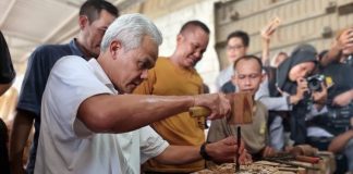 Safari di Jepara, Ganjar Dapat Usulan Bangun Sekolah Ukir untuk Kembangkan Potensi Lokal Safari di Jepara, Ganjar Dapat Usulan Bangun Sekolah Ukir untuk Kembangkan Potensi Lokal
