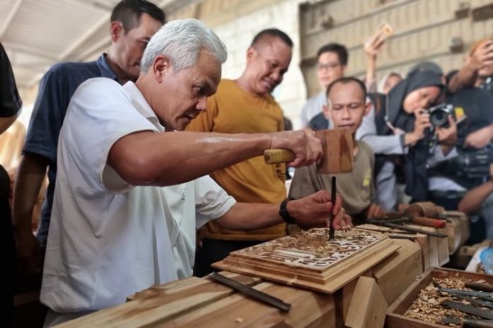 Safari di Jepara, Ganjar Dapat Usulan Bangun Sekolah Ukir untuk Kembangkan Potensi Lokal Safari di Jepara, Ganjar Dapat Usulan Bangun Sekolah Ukir untuk Kembangkan Potensi Lokal