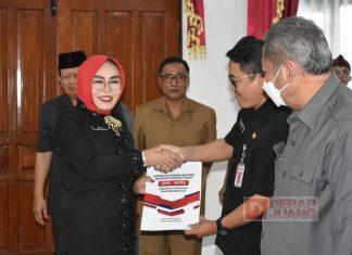 Bupati Sri Sumarni Serahkan DPA dan Dorong Pencapaian Tertinggi Penyerahan DPA - SKDP Kabupaten Grobogan TA 2024