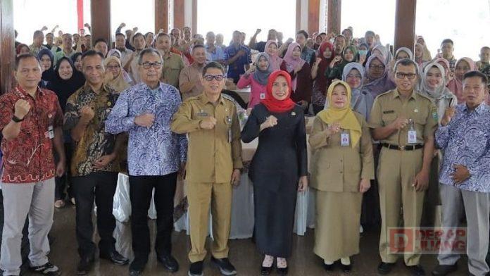 Ristawati Buka Sosialisasi Upah Minimum Kabupaten Kebumen Tahun 2024 Ristawati