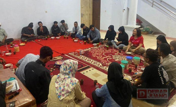 Azalea Terima Dukungan Karang Taruna Desa Pare Azalea Terima Dukungan Karang Taruna Desa Pare