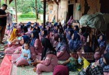 Edi Ariyanto Sosialisasikan Surat Suara Pemilu Kepada Ibu PKK Edi Ariyanto Sosialisasikan Surat Suara Pemilu Kepada Ibu PKK