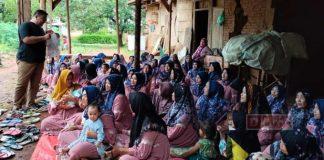Edi Ariyanto Sosialisasikan Surat Suara Pemilu Kepada Ibu PKK Edi Ariyanto Sosialisasikan Surat Suara Pemilu Kepada Ibu PKK