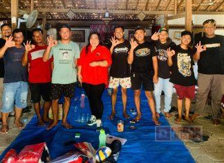Gandeng Anak Muda, Erin Beri Bantuan Peralatan Voli di Desa Belor