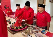 HUT PDI Perjuangan ke-51, DPC PDI Perjuangan Wonogiri Gelar Acara Potong Tumpeng HUT PDI Perjuangan ke-51, DPC PDI Perjuangan Wonogiri Gelar Acara Potong Tumpeng