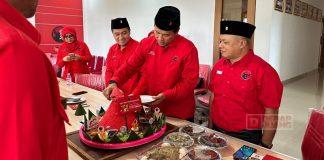 HUT PDI Perjuangan ke-51, DPC PDI Perjuangan Wonogiri Gelar Acara Potong Tumpeng HUT PDI Perjuangan ke-51, DPC PDI Perjuangan Wonogiri Gelar Acara Potong Tumpeng