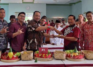 Rayakan Ulang Tahun Ibu Megawati, Alwin Basri dan Suwarno Bagi-bagi Tumpeng Rayakan Ulang Tahun Ibu Megawati, Alwin Basri dan Suwarno Bagi-bagi Tumpeng