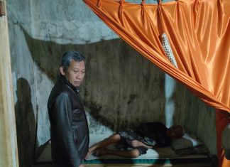 Junarso Berikan Bansos Kepada Lansia Di Desa Kelet