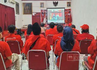 Kader PDI Perjuangan Kota Pekalongan Ikuti HUT Partai Ke- 51 Via Daring Foto: Kader PDI Perjuangan Kota Pekalongan ikuti HUT Partai Via Daring, Rabu (10/01/2024) di DPC.