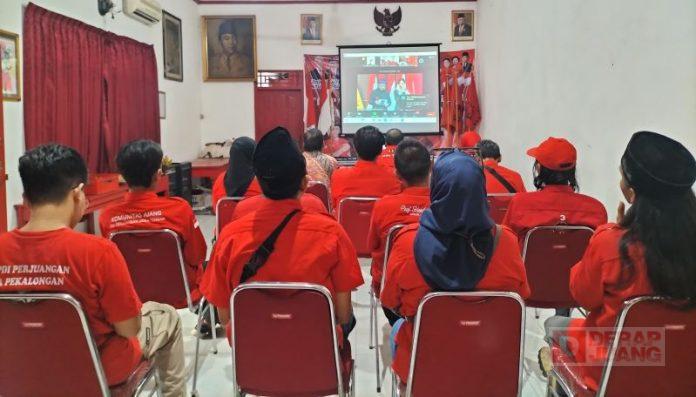 Kader PDI Perjuangan Kota Pekalongan Ikuti HUT Partai Via Daring Foto: Kader PDI Perjuangan Kota Pekalongan ikuti HUT Partai Via Daring, Rabu (10/01/2024) di DPC.