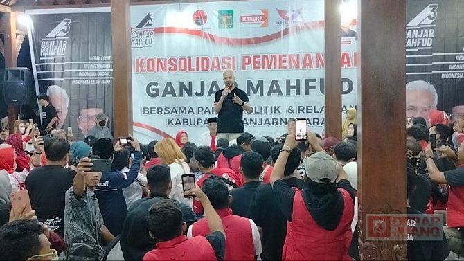 Ke Banjarnegara, Ganjar Pranowo Temui Penderes Kelapa, Buruh Pabrik dan Relawan(1)