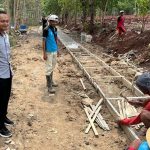 Margono Meninjau Pembangunan Jalan Usaha Tani