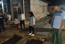 Tri Wahyuningsih Tinjau Proyek Selokanisasi dan Betonisasi Drainase di Dusun Bentaro, Desa Sukorejo Tri Wahyuningsih