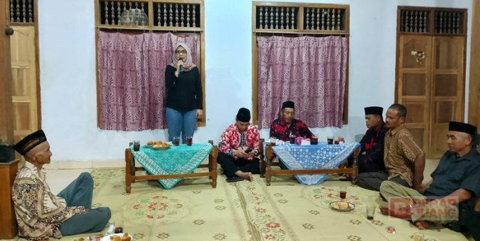 Mbak Binta Gelar Pertemuan Tokoh Desa Semen Mbak Binta Gelar Pertemuan Tokoh Desa Semen