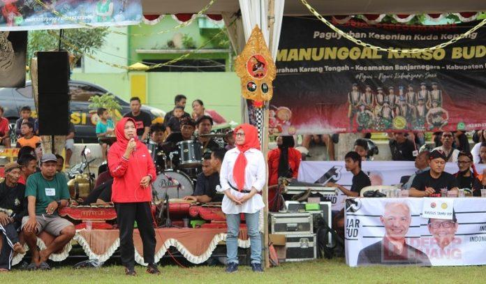 Melalui Kesenian, Sri Ruwiyati dan Wahju Djatmika Ajak Warga Masyarakat Menangkan Ganjar Mahfud (1)