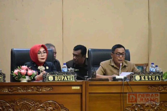 Pembacaan Perda yang telah ditetapkan Pembacaan Perda yang telah ditetapkan