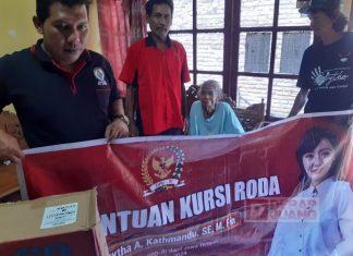 Hadirkan Kebahagiaan, Mbak Casytha Beri Bantuan Kursi Roda Melalui PAC Godong Penyerahan bantuan kursi roda dari mbak Casyta