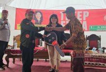 Peningkatan Pelayanan Darurat, Eko Budi Santoso Serahkan Mobil Siaga di Desa Monggot