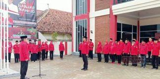 Peringati HUT PDI Perjuangan Ke-51, Banteng Banyumas Gelar Upacara Bendera