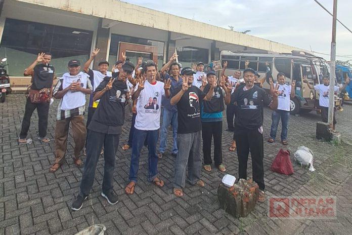 Relawan Ganjar-Mahfud Bagikan 1.000 Kaos dan Makanan di GOR Satria Purwokerto Ganjar