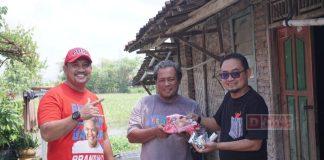 Banteng Grobogan Sosialisasikan KTP Sakti Secara Door To Doo Sosialisasi KTP Sakti dan pembagian telur
