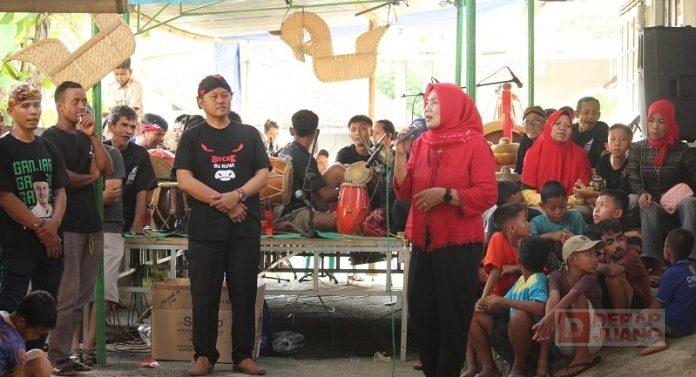 Sri Ruwiyati dan Wahju Djatmika Kampanyekan Ganjar - Mahfud di Desa Madukara(1)