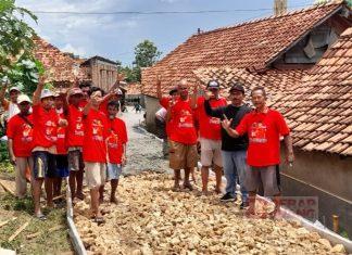 Subandriyo Bantu Pengecoran jalan