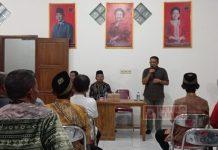 Sugiyarto Gelar Konsolidasi Bersama Tokoh Mayarakat Se-Desa Pengkok Foto : Sugiyarto (depan-duduk) bersama jajaran tokoh masyarakat Desa Pengkok.