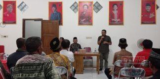 Sugiyarto Gelar Konsolidasi Bersama Tokoh Mayarakat Se-Desa Pengkok Foto : Sugiyarto (depan-duduk) bersama jajaran tokoh masyarakat Desa Pengkok.