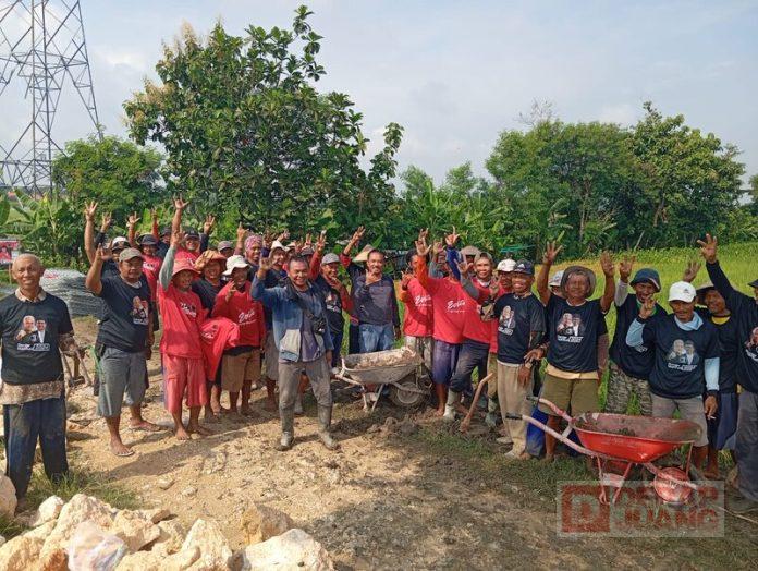 Sutarno bantu pembangunan talud jalan Sutarno bantu pembangunan talud jalan
