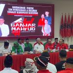 Temui-Kader-Partai-di-Banyumas-Ganjar-Ingatkan-Untuk-Taat-Aturan-dan-Tertib-Berkampanye6